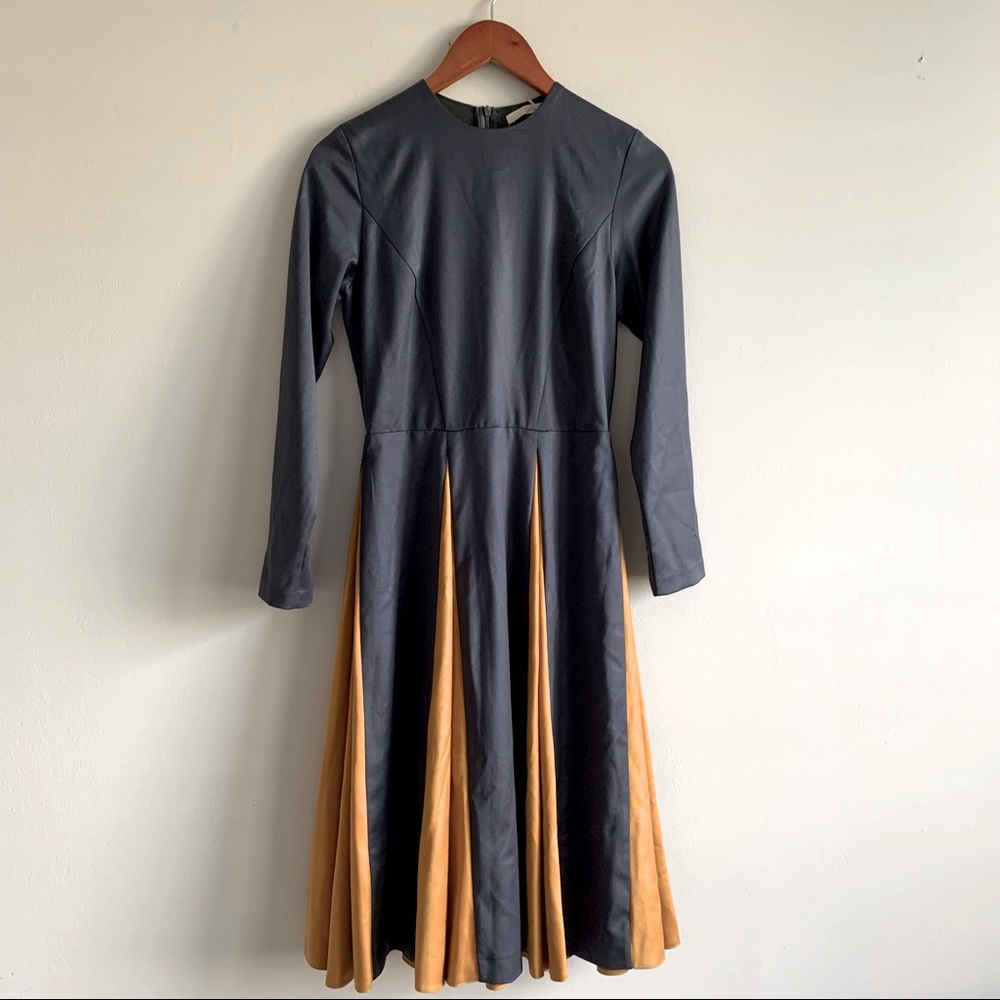 Carlucci Colorblock Pleated Dress mustard - Picture 2 of 9